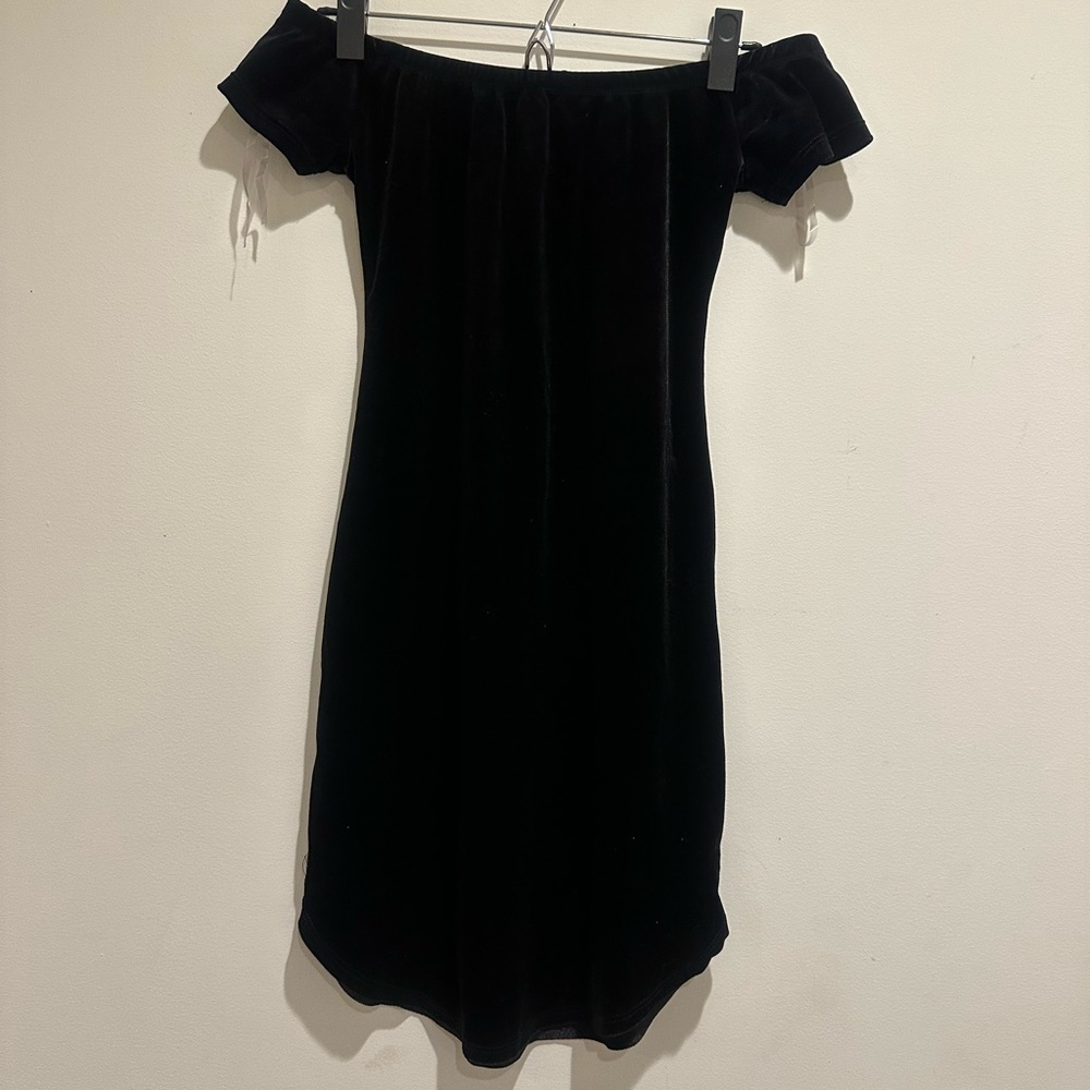 Off the shoulder velvet midi dress